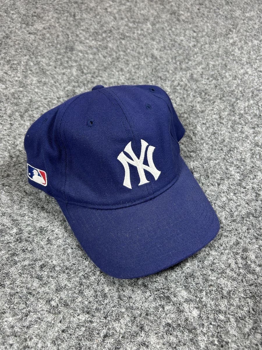 Adidas Copricapi, berretti & cappellini: 1990 Adidas X NY Yankees – Usato da La Sagne NE venduto da Matlasape