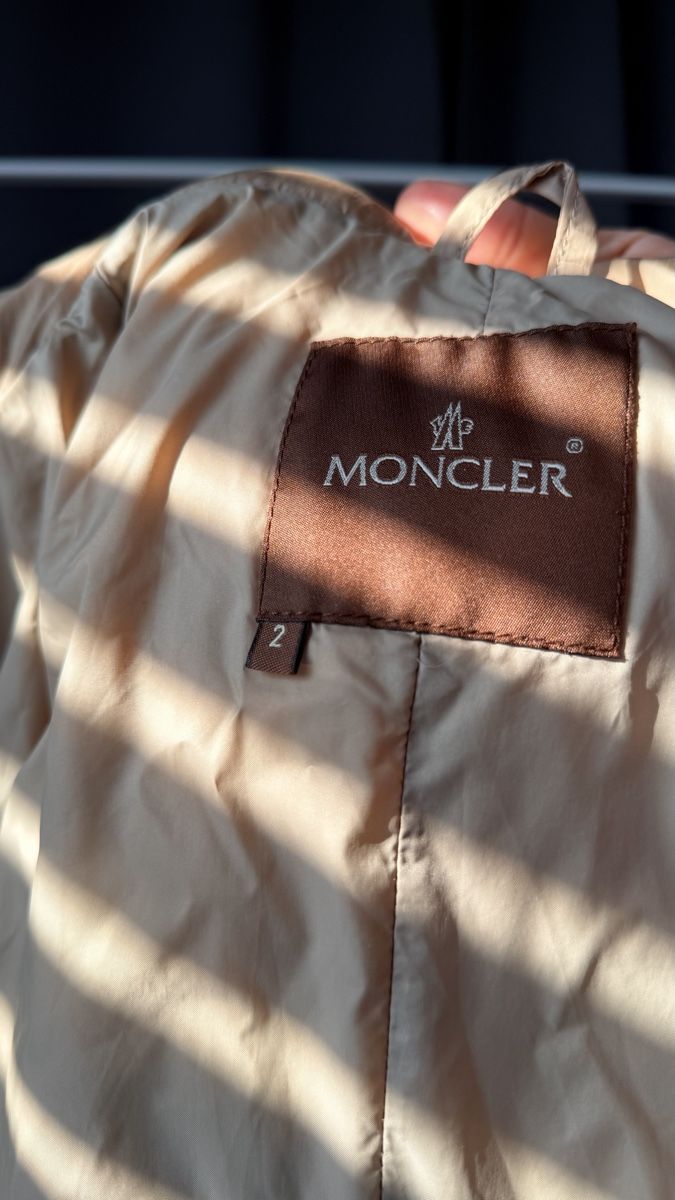 Moncler Cappotti: Moncler beige long coat – Usato da Stäfa venduto da isd_dcq6 1