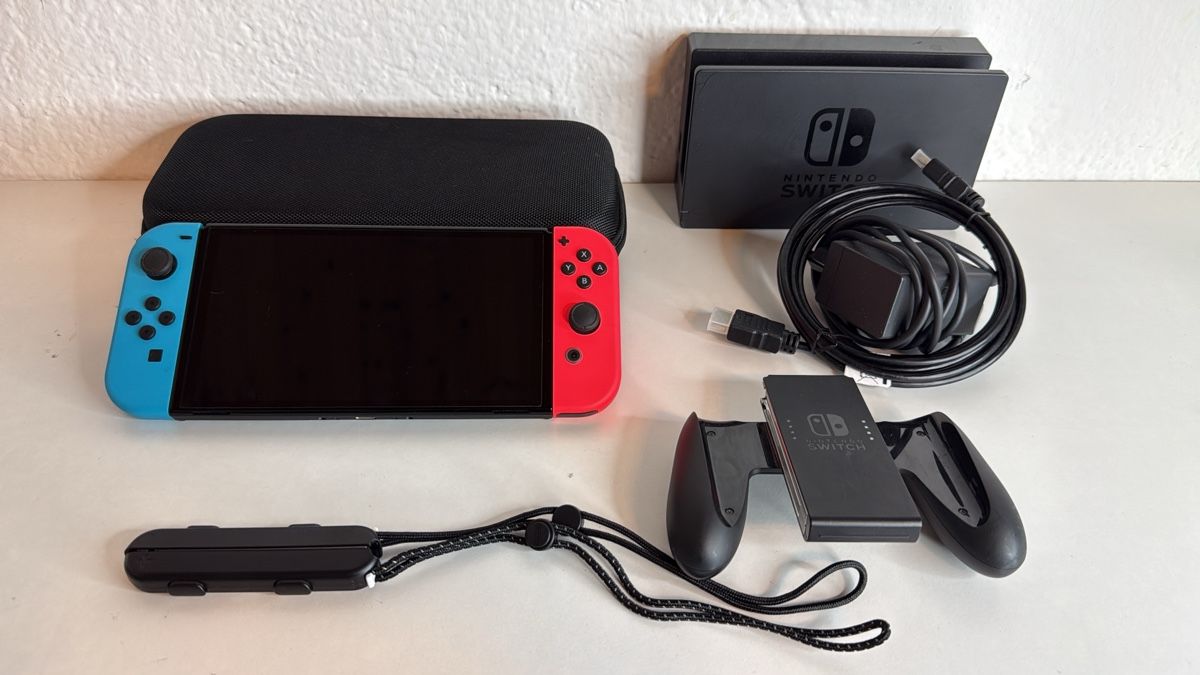 Nintendo Console: Nintendo Switch OLED - Great Condition, Includes Everything! – Usato da Ehrendingen venduto da bubulence 1