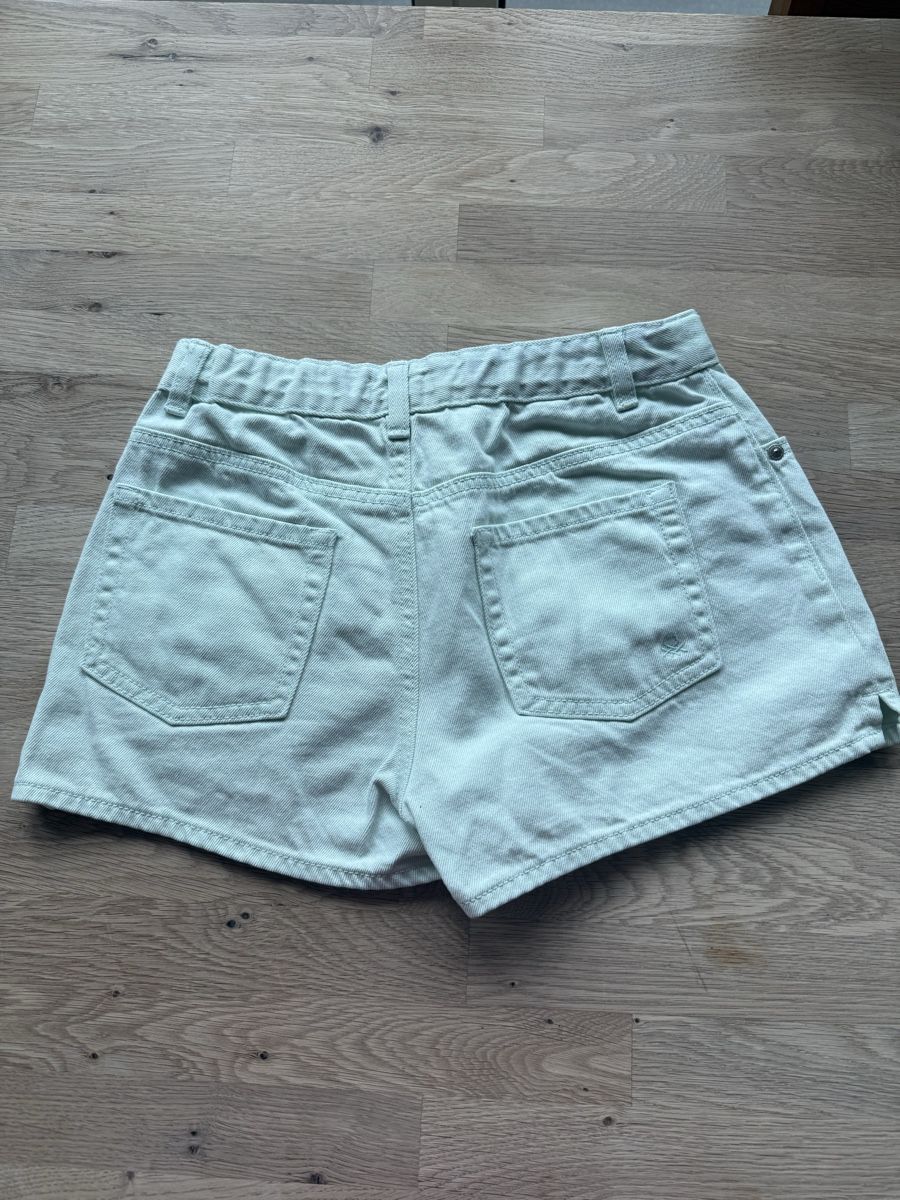 Benetton Pantaloni: Jeans Shorts – Usato da Luzern venduto da nad_nf8f 1