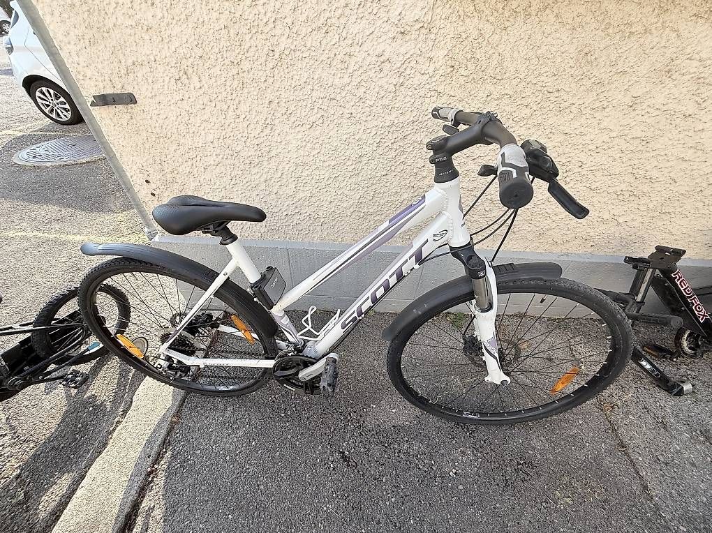 Vélos: Scott femme bon état  – D'occasion à Cousset par deb_9rff
