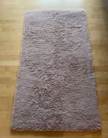 Neuwertiger Flauschiger Teppich in sanftem Alt-Rosa