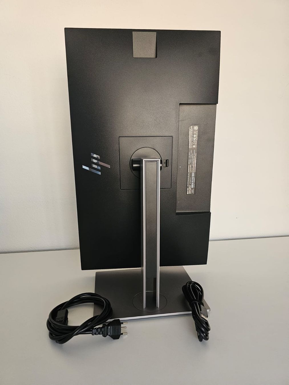 Hewlett Packard Monitor: HP EliteDisplay E273 27" Monitor – Nuovo (secondo la descrizione) da Wettingen venduto da dia_hv56 1