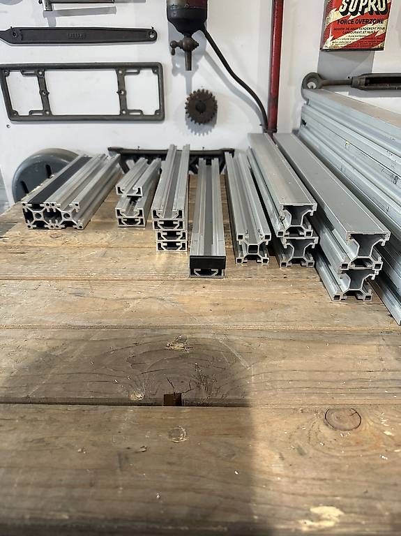 Profilati: Aluprofile Konstruktionsprofile T-Nut Profile – Usato da Luzern venduto da ottawa_79 3