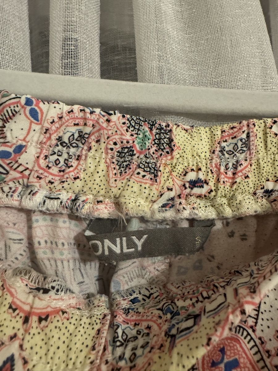 Only Pantaloni: Sommerliche ONLY Hose mit Muster, Grösse S – Usato da Neuenegg venduto da mel_5pnq 3