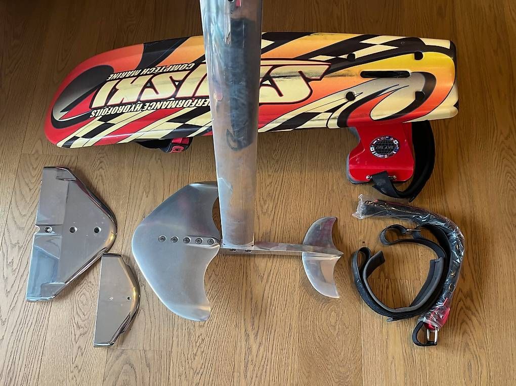 Tavole da surf e di nuoto: Sky Ski Hydrofoil, 2 Flügelsätze, Cinch-Set, Comptech Rack – Usato da Arbon venduto da Honemarc