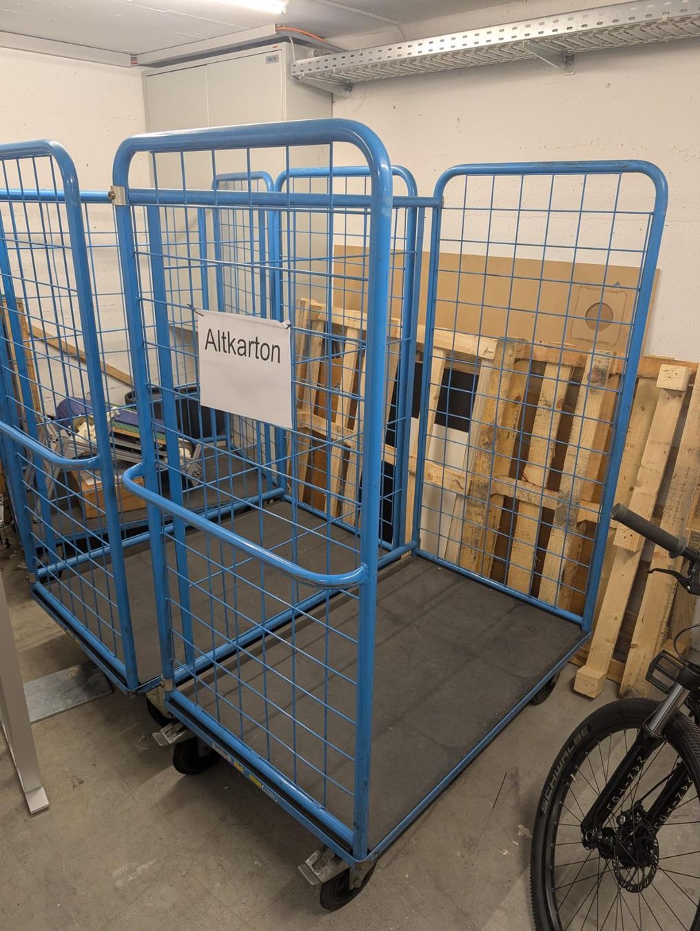 Carrelli di trasporto: Transportwagen gross und robust – Usato da Ennetmoos venduto da Naturalborn