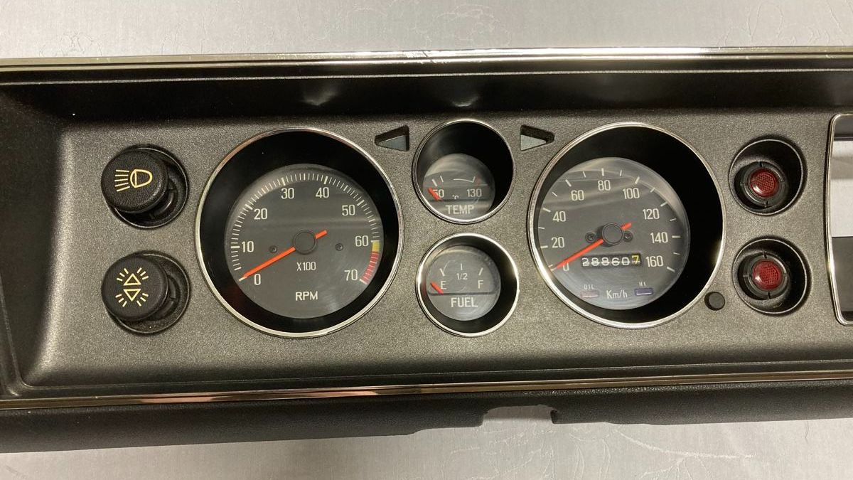 Toutes les pièces auto: Armaturenbrett – D'occasion à Kaiseraugst par wombat51 1