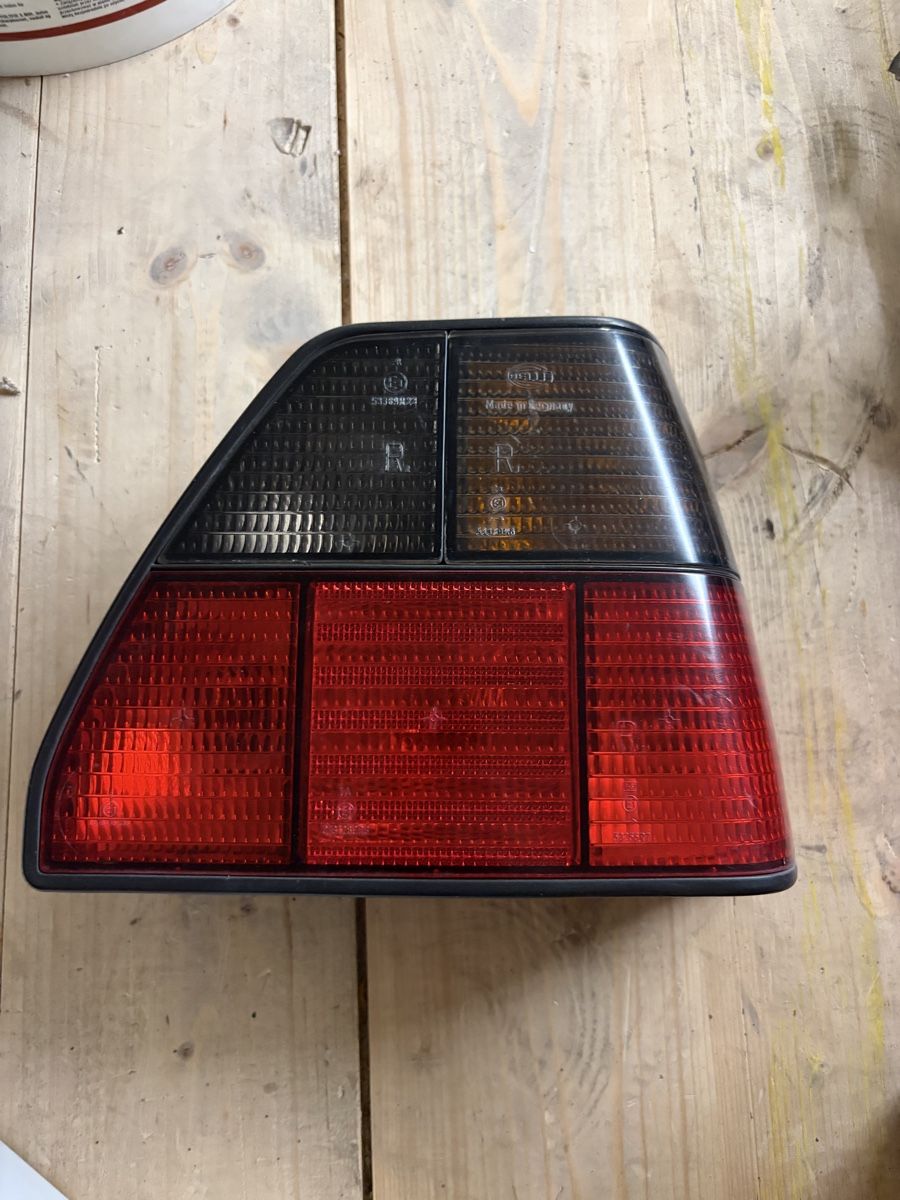 VW Toutes les pièces auto: Rücklichter Heckleuchten Hella Golf 2  – D'occasion à Schmidrüti par SigiMarkZwei 1