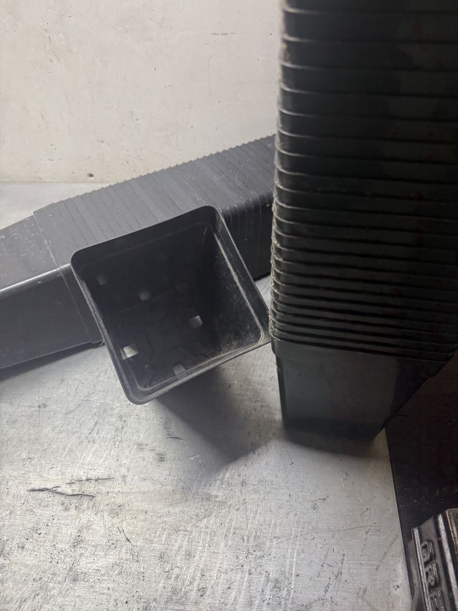 Vasi per fiori: Pots en plastique  – Usato da Choex venduto da Adri27000 2