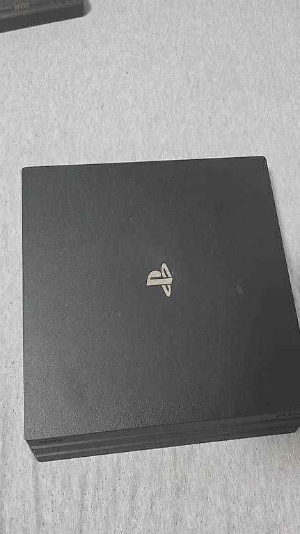 Console: Systéme de Jeu PS4 Pro en bon état – Usato da Noës venduto da sim_75ws 4