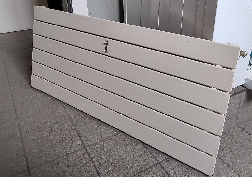 Radiatori: Heizkörper 1m×45cm – Usato da Ebnat-Kappel venduto da Schneehas20