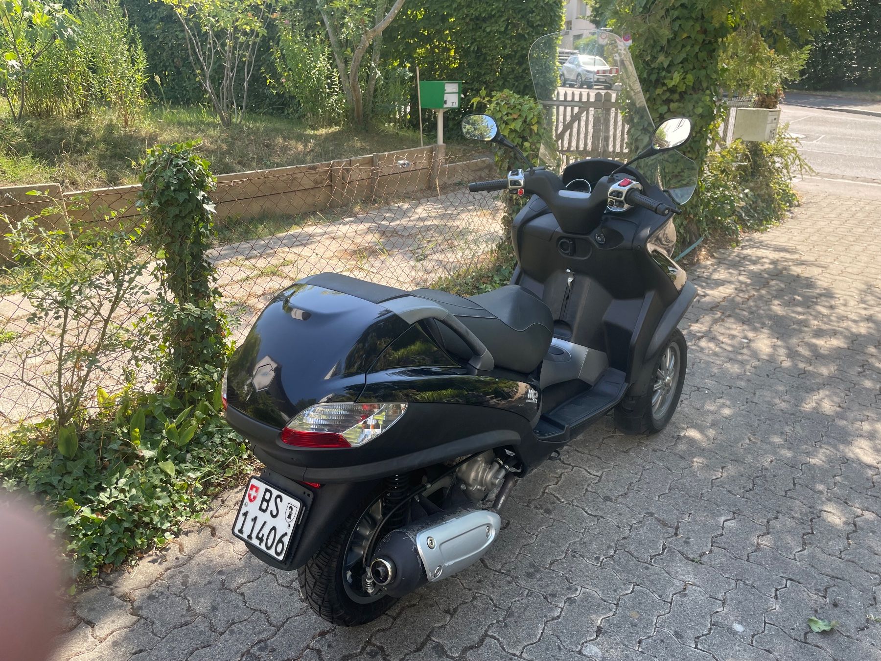 Piaggio Scooters: 3-Rad-Roller MP3 – Gebraucht aus Basel von Autoverka0 1