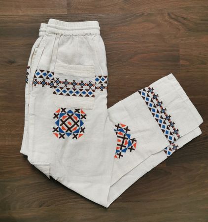 Sommerhose Gr. 36 mit Ethno-Stickereien, Leinen/Baumwolle