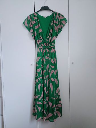 Abito estivo lungo verde con foglie rosa, taglia S/M