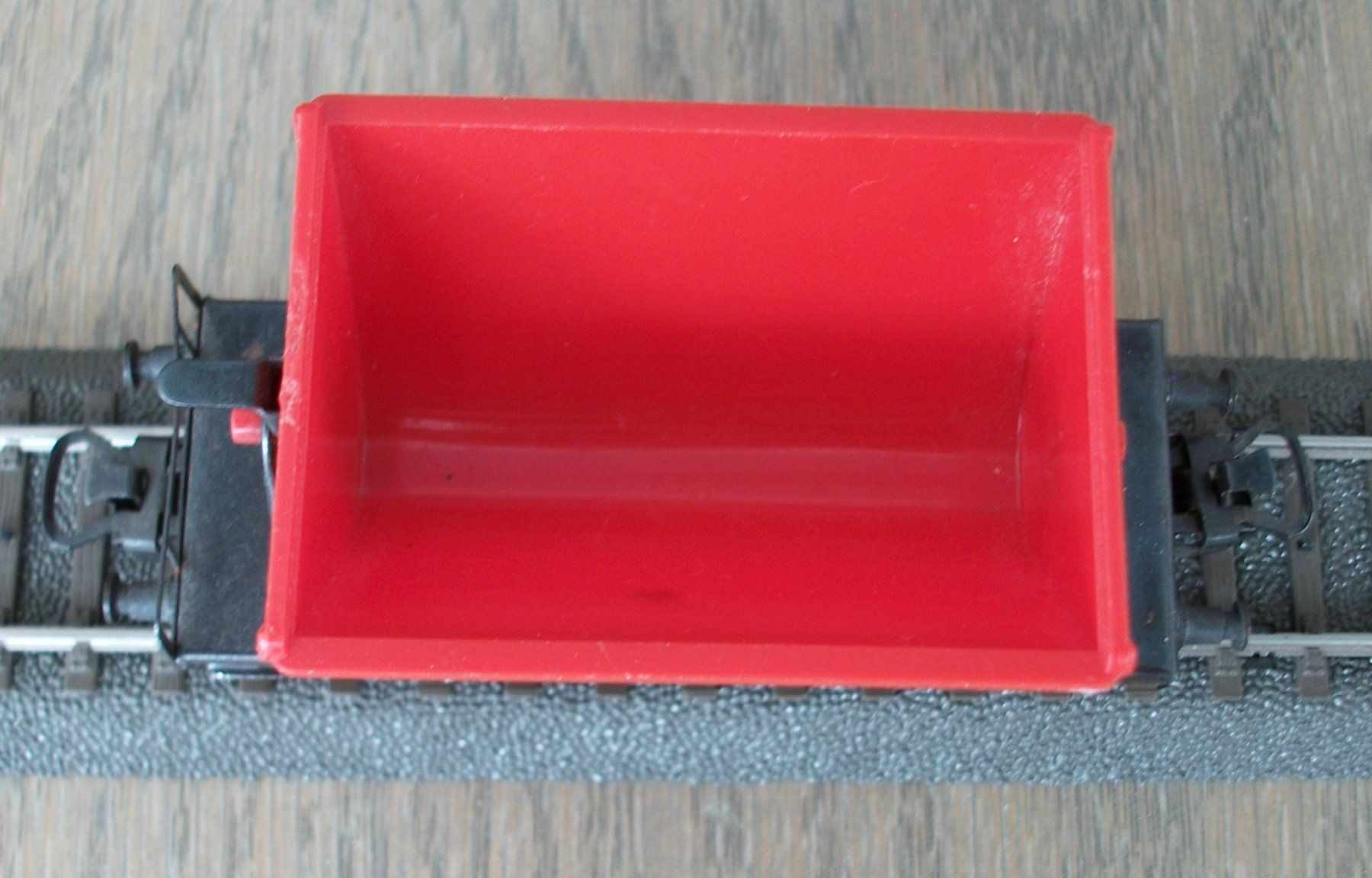 Märklin Modellini di ferrovie: Kippwagen mit roter Lore – Usato da St. Moritz venduto da Manu7500 4