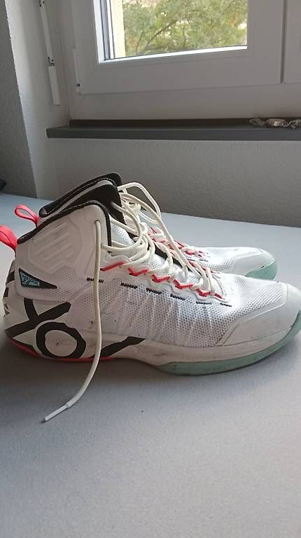 Decathlon Scarpe da uomo: Chaussure de basket decathlon taille 45 – Usato da Martigny venduto da ale_5gzg