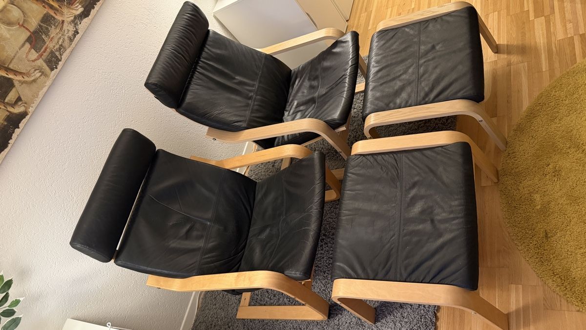 Ikea Sessel: 2 Sessel mit 2 Hocker Leder schwarz Holz Poäng Ikea – Gebraucht aus Berikon von Speedhead 2