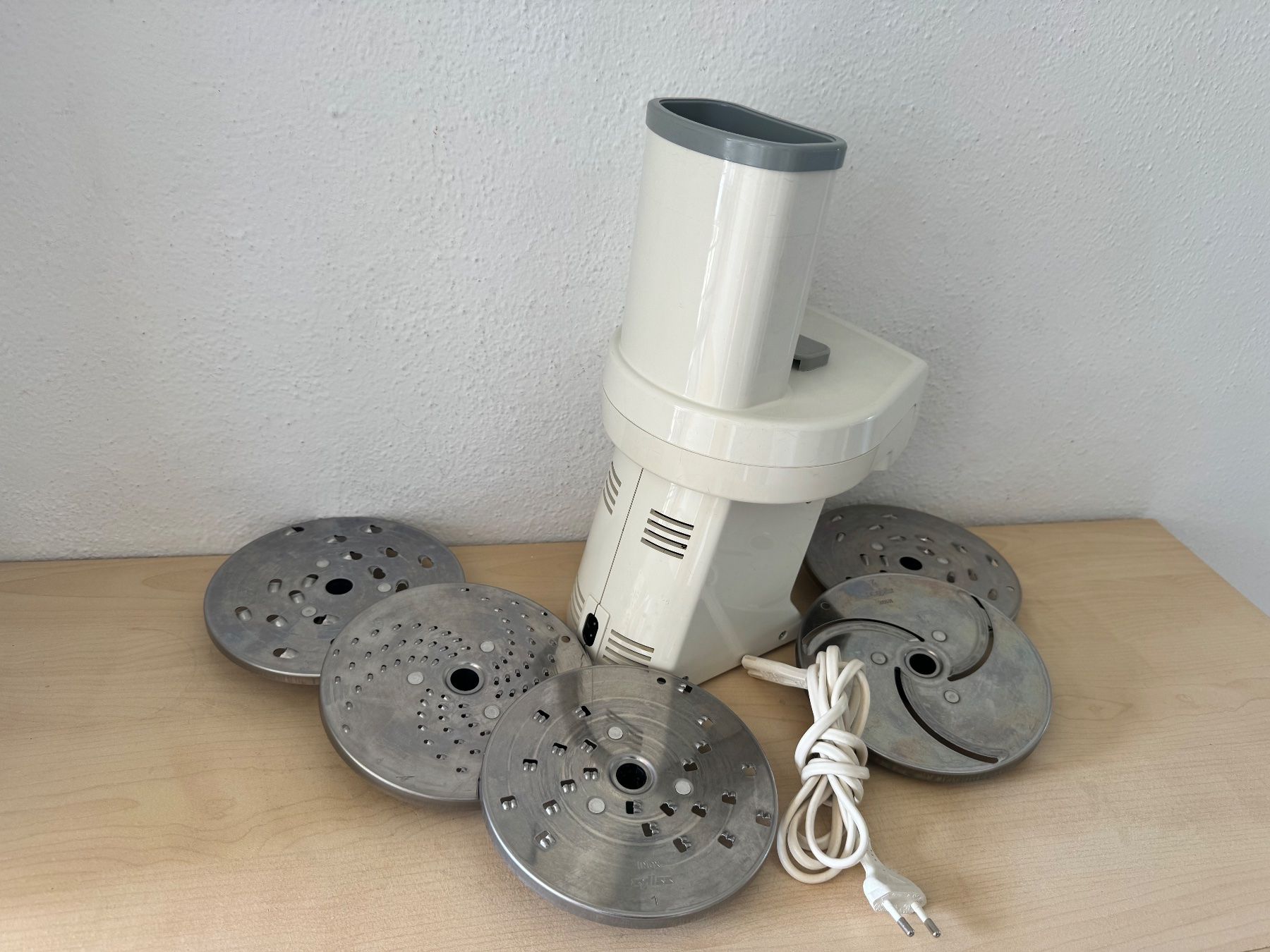 Zyliss Elettrodomestici da cucina: Zyliss Elektroraffel mit 5-Scheiben – Usato da Frauenfeld venduto da lona05 2