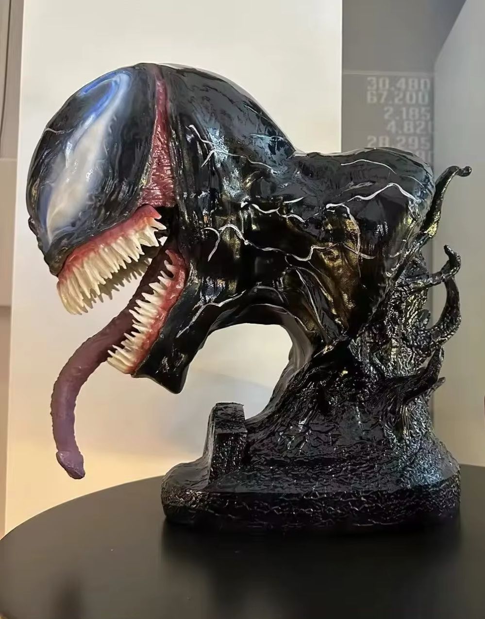 Statuette: 40cm hohe Venom Kopf Statue – Nuovo (secondo la descrizione) da Lohn-Ammannsegg venduto da JarvisSystem2.0 2