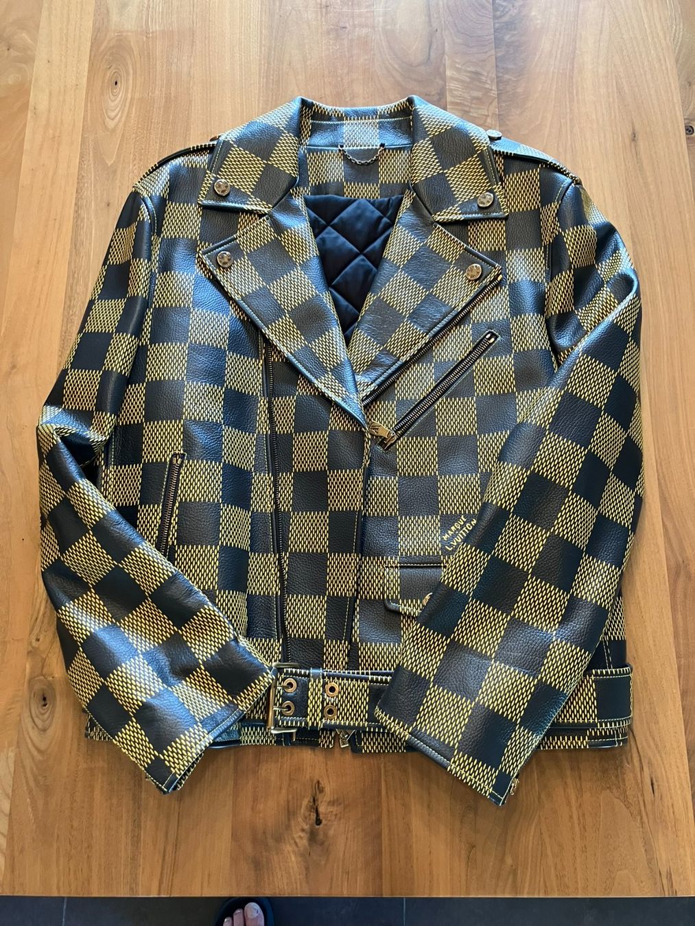 Louis Vuitton Giacche: Louis Vuitton Damier Pop Lederjacke – Nuovo e nell'imballaggio originale da Zäziwil venduto da Bewy1