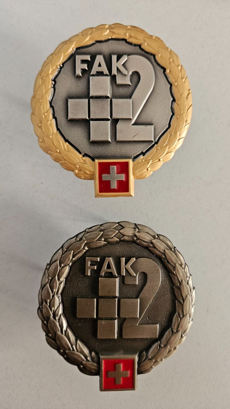Schweizer Armee Placchette & Badge: Peret Emblem Schweizer Armee – Nuovo (secondo la descrizione) da Urdorf venduto da reg_q6nr