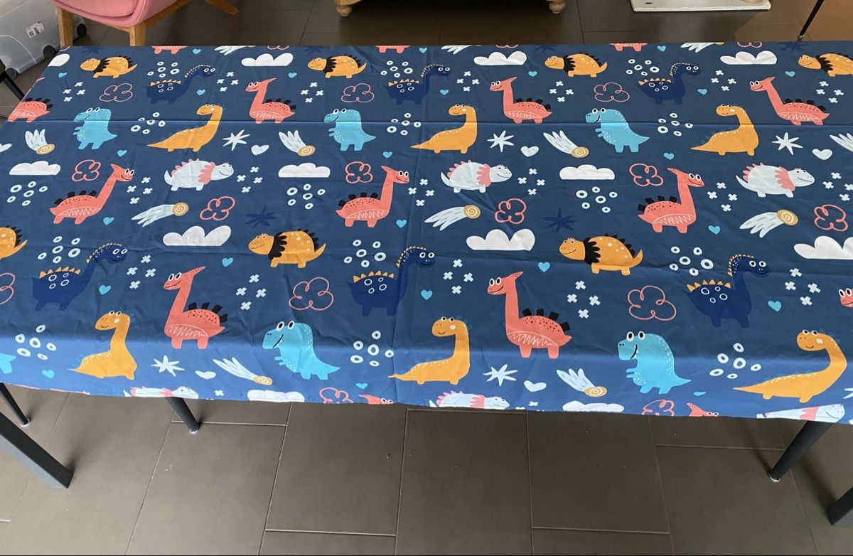 Set di tavolo e panche: Kindertischdecke Dinosaurier – Nuovo (secondo la descrizione) da Thalwil venduto da val_bm5t