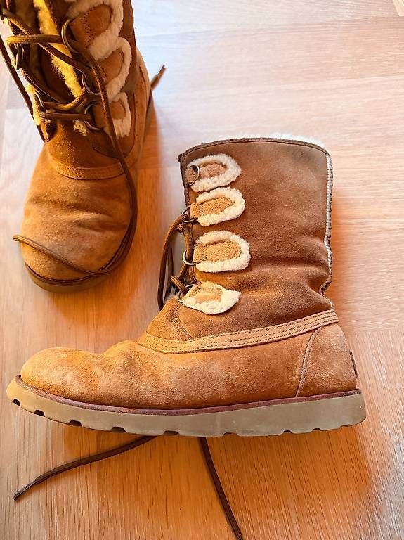 Scarpe da donna: UGG Schnürstiefel Lammfellboots – Usato da Zürich venduto da leo_zx2x 1