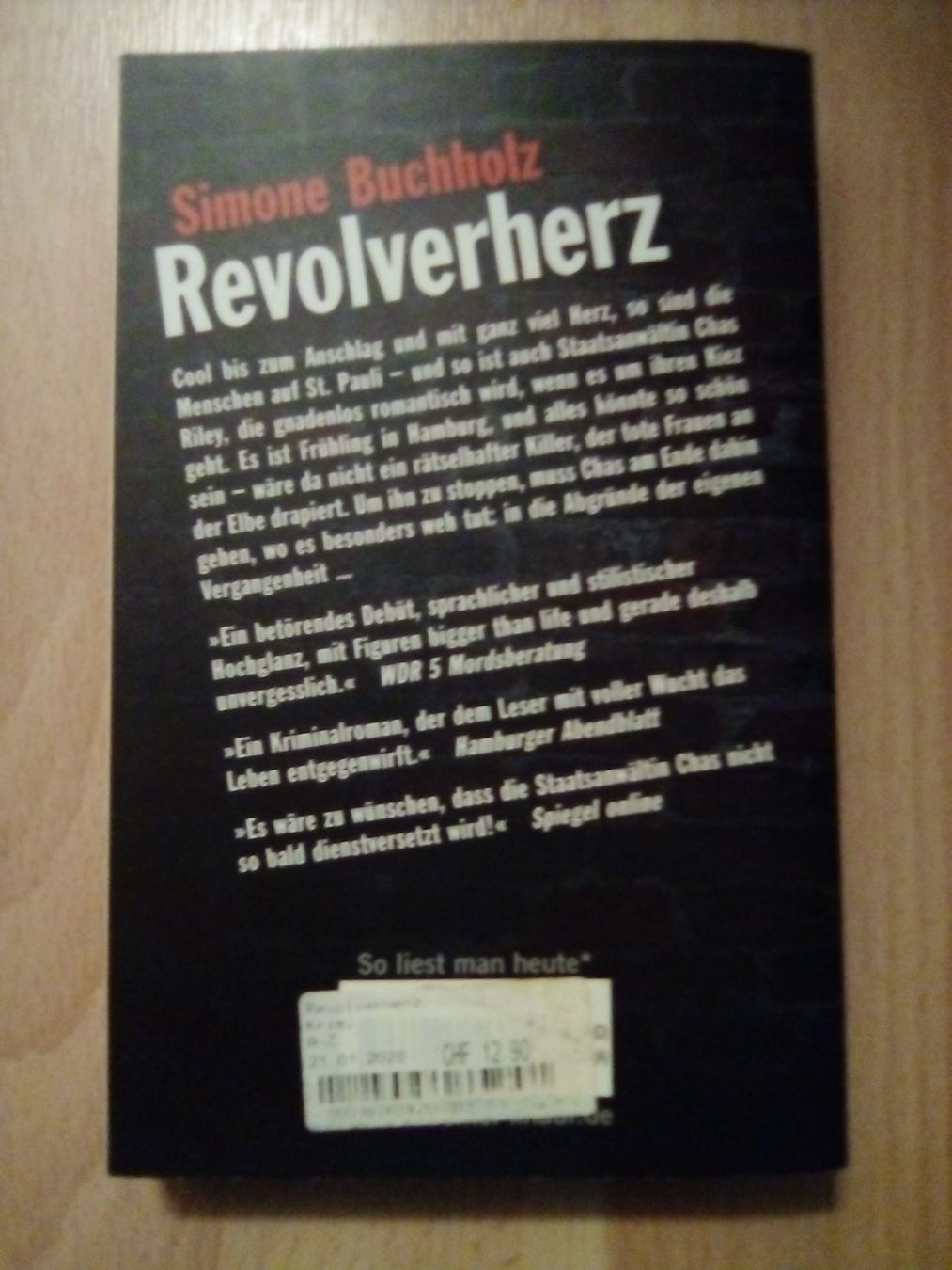Libri: Revolverherz Simone Buchholz | Ab 1.- – Usato da Winterthur venduto da Colonica 1