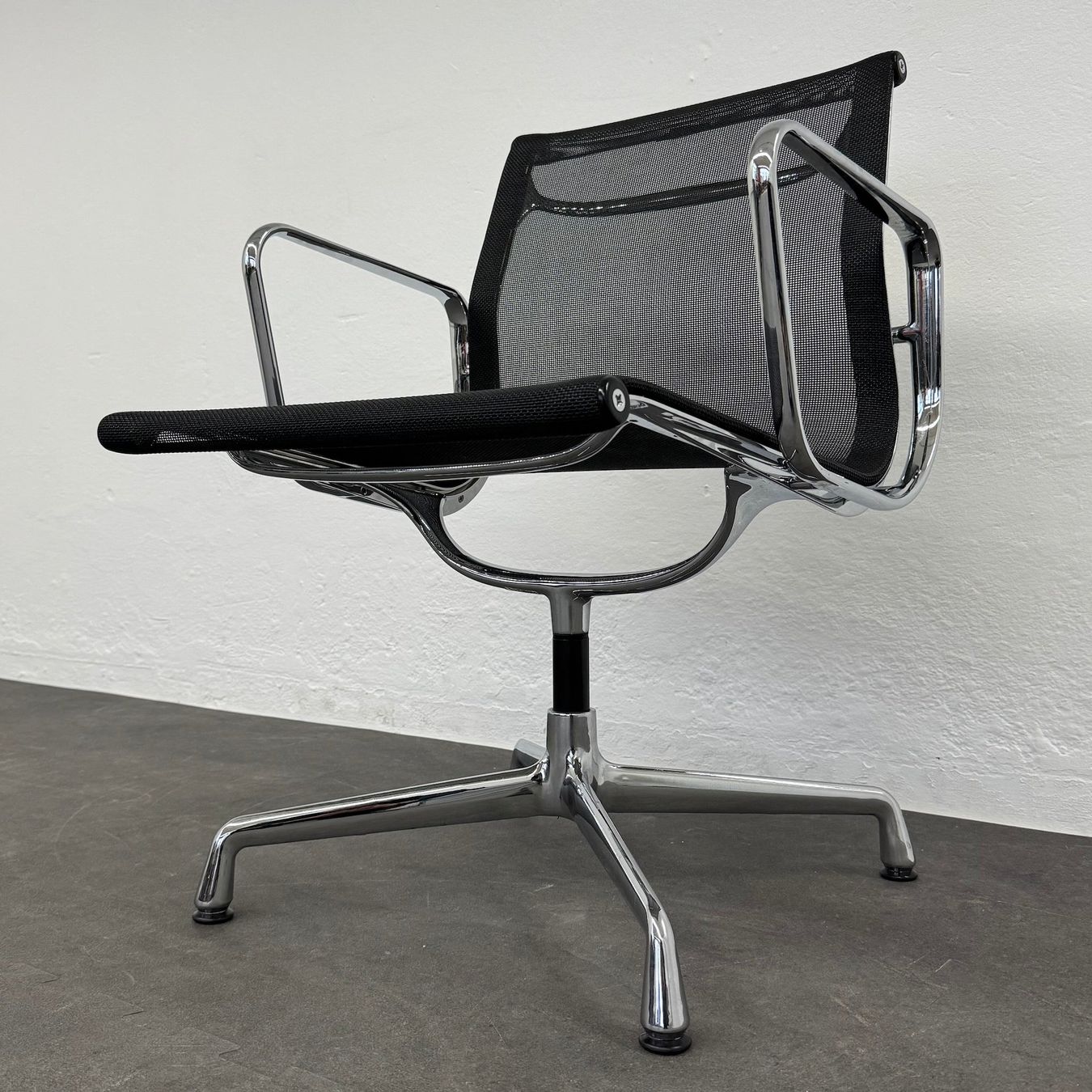Sedie: Vitra Eames Alu Chair EA108 Netz – Usato da Schönenwerd venduto da mcofficeshop 6