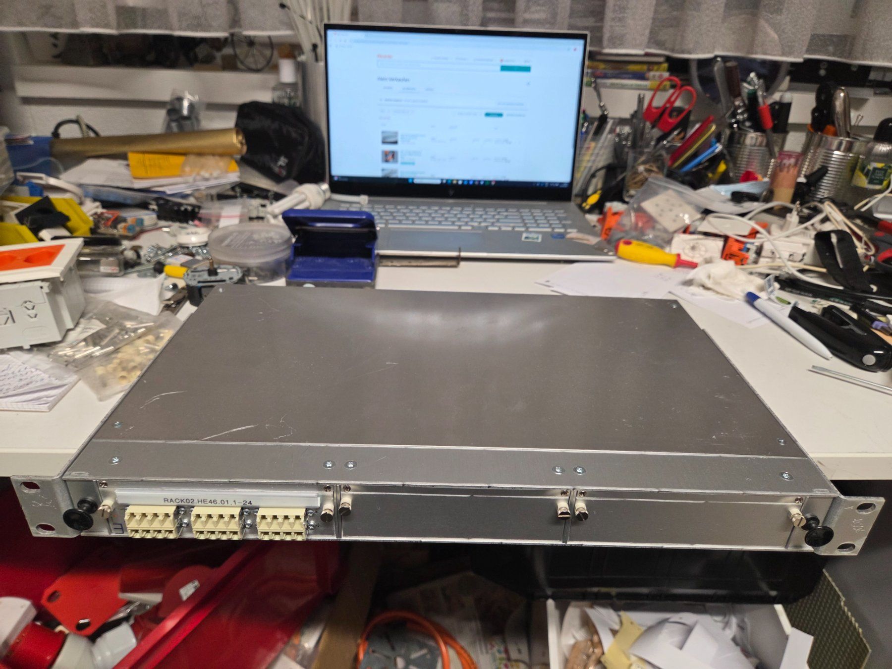 Racks & Ständer: LWL Patch-Panel 19" Patchpanel mit MTP Modul – Gebraucht aus Zürich von Alibaba1234