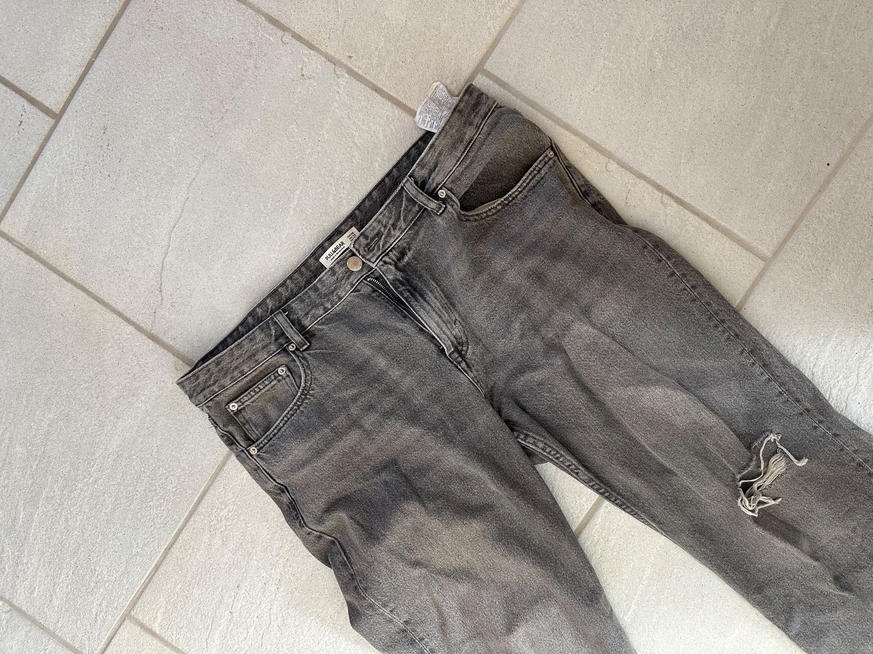 Pull&Bear Jeans: Graue Jeans – Usato da Pfäffikon ZH venduto da bingo74 1
