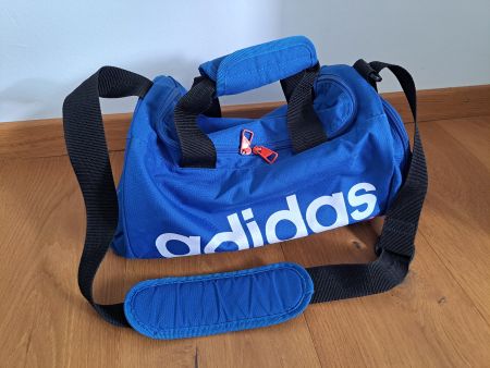 Adidas Kindersporttasche blau mit Schultergurt, gebraucht