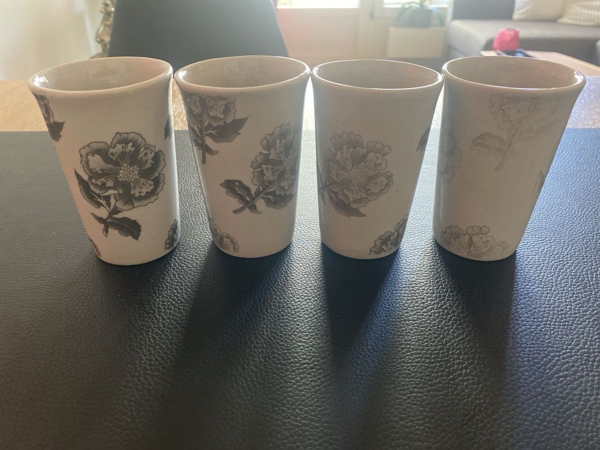Tasses: Becher mit Blumenmuster 4er Set gebraucht – D'occasion à Bern par YanickZ