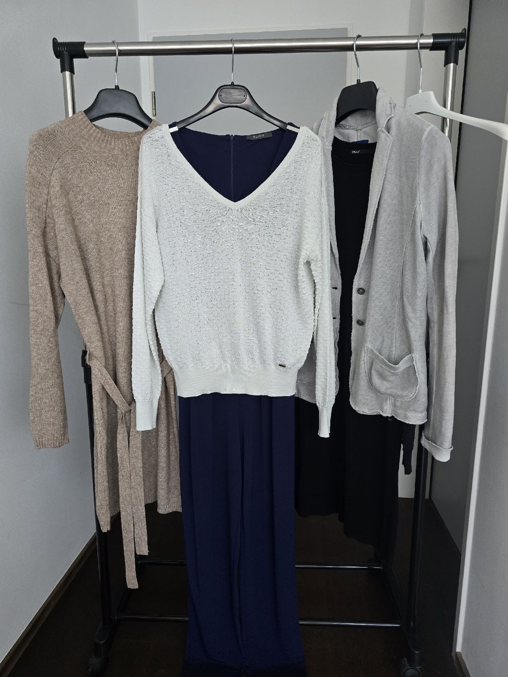Esprit Lotti di vestiti: Kleiderpaket "Grösse S" Pepe Jeans, Tom Tailor, Esprit... – Usato da Rorschacherberg venduto da Olgamedved 6