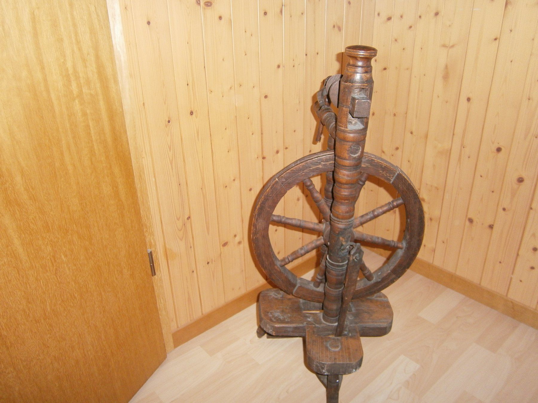Ruote per filare: antikes Spinnrad – Difettoso da Schwarzenburg venduto da lore09