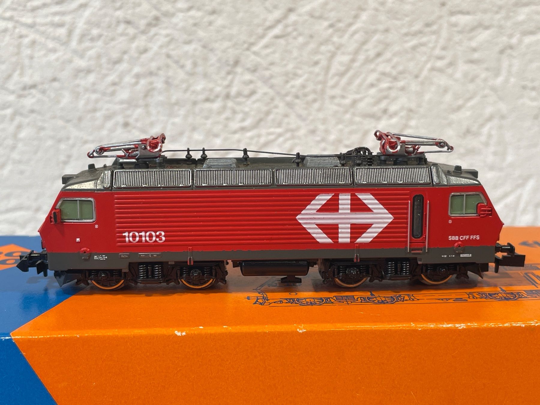 Roco Modellini di ferrovie: Roco 02166 B, SBB Re 4/4 IV 10103 – Usato da Wilderswil venduto da Modellbahn-Shop-Moll 1