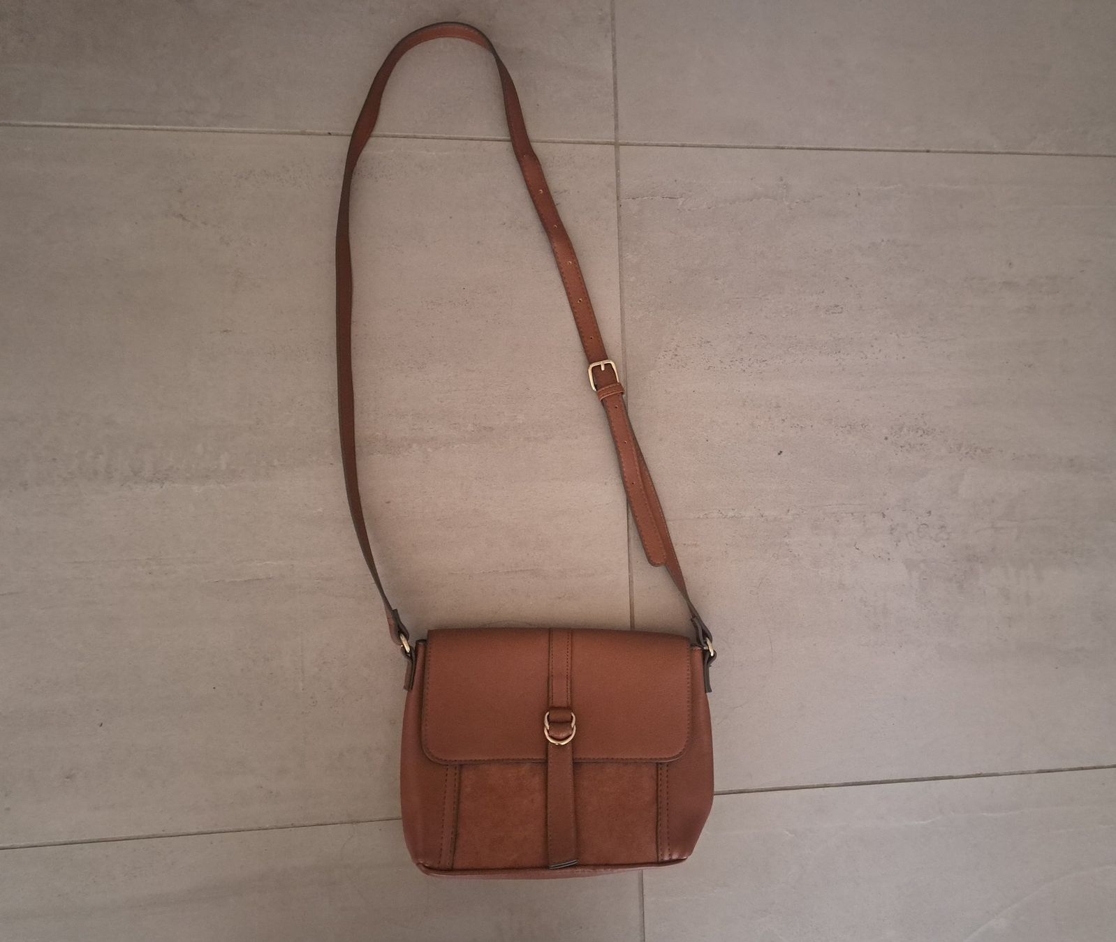 Taschen für Damen: Handtasche – Gebraucht aus Remigen von deb_p6dv 1