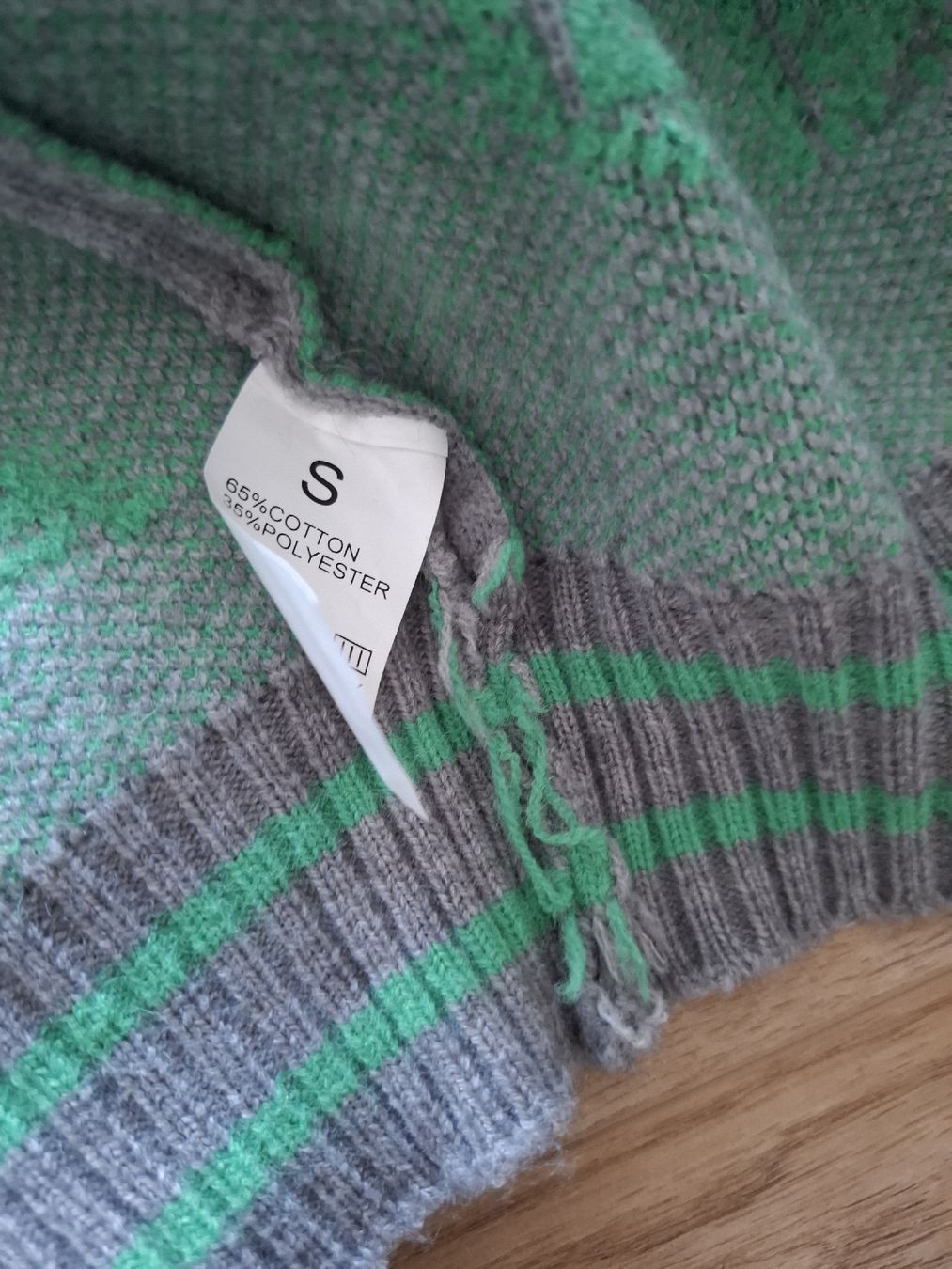 Jacken: Schöne Strickjacke, grau mit grün, Gr. S – Gebraucht aus Ibach von FlyingFox26 6