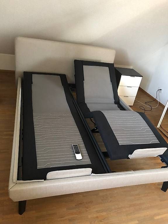 Betten: Bett mit elektronischem Lattenrost – Gebraucht aus Volketswil von Ahot 2