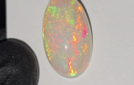 😍12.28ct Welo Opal – Vollfeuer Rot Grün Gelb Oval🔥