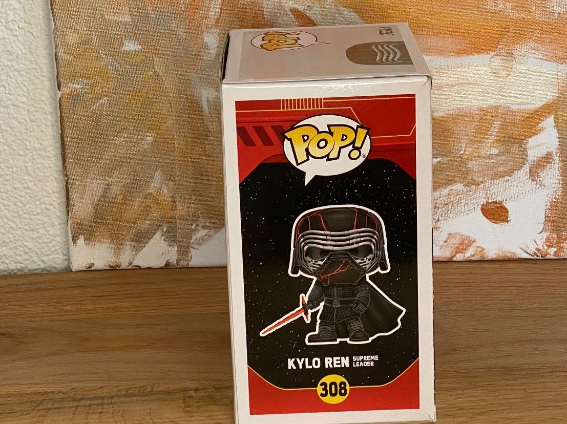 Funko Statuette: Funko Pop - Kylo Ren - #308 - Star Wars – Nuovo e nell'imballaggio originale da Oensingen venduto da CSCollectors 3