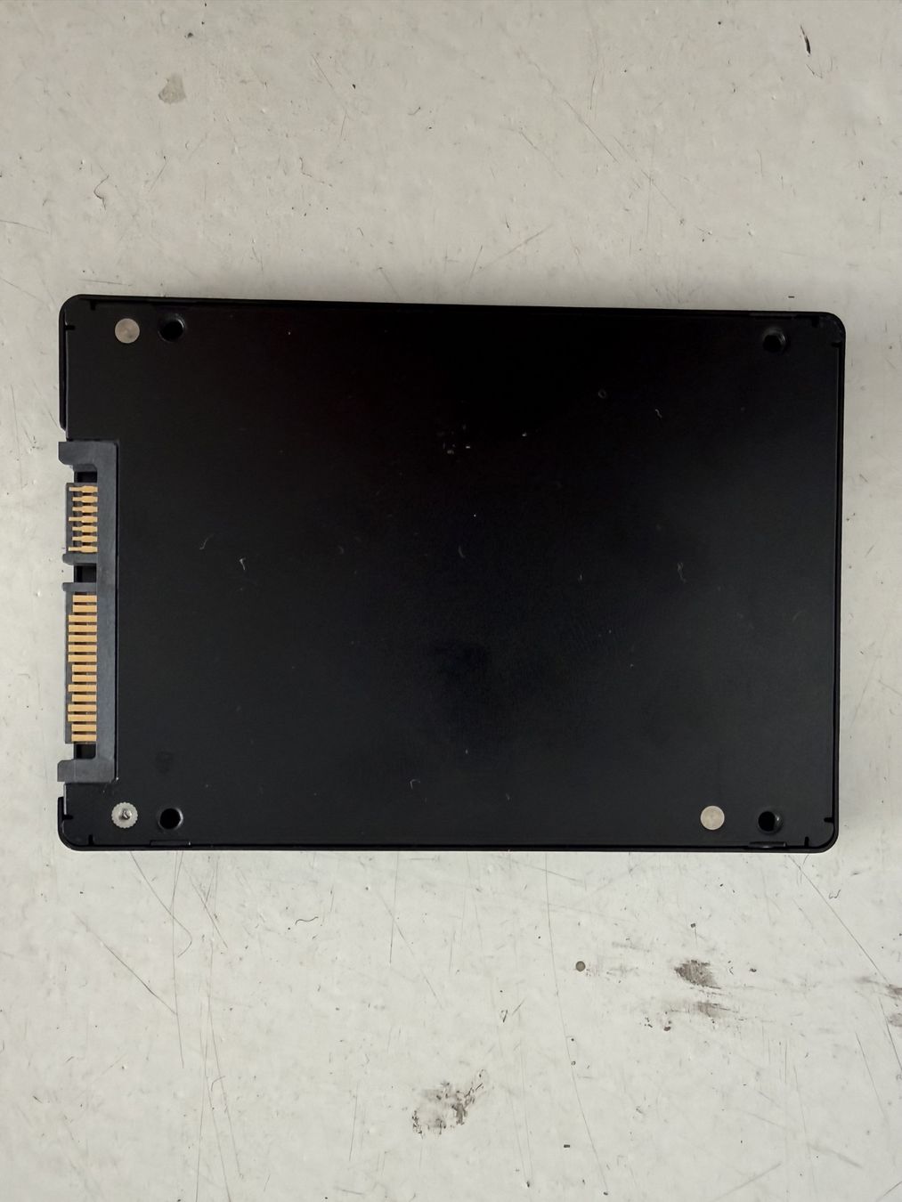 Dischi rigidi: Micron 1100 2TB - 2.5 Zoll SATA SSD – Usato da Bern venduto da detwiler 1