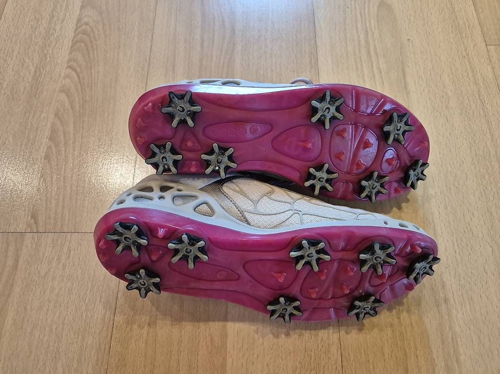 Chaussures femmes: Chaussures de golf femme Ecco, Taille 39 – D'occasion à Flanthey par pau_6s7p 1