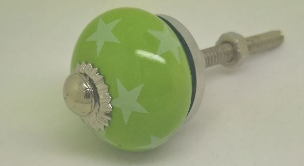 Maniglie per cassetti & Pomelli per mobili: Möbelknopf lindengrün mit Sternli – Nuovo e nell'imballaggio originale da Schwerzenbach venduto da Alperose03