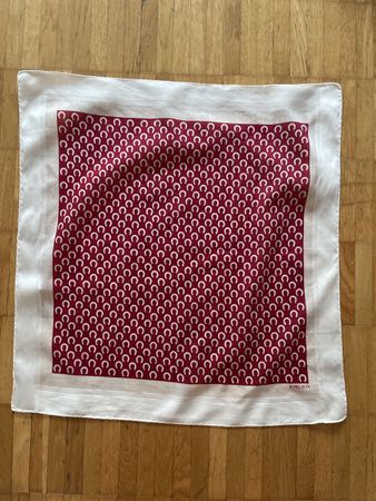 Kreier Scarf Red White Pattern 45X45 cm Good Condition