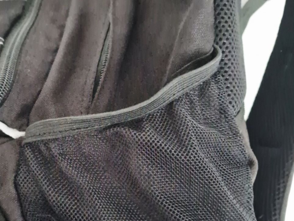 Zaini: Outdoor Rucksack Schwarz mit div. Fächern und Regenschuchtz – Usato da Hallau venduto da CHACLA 4