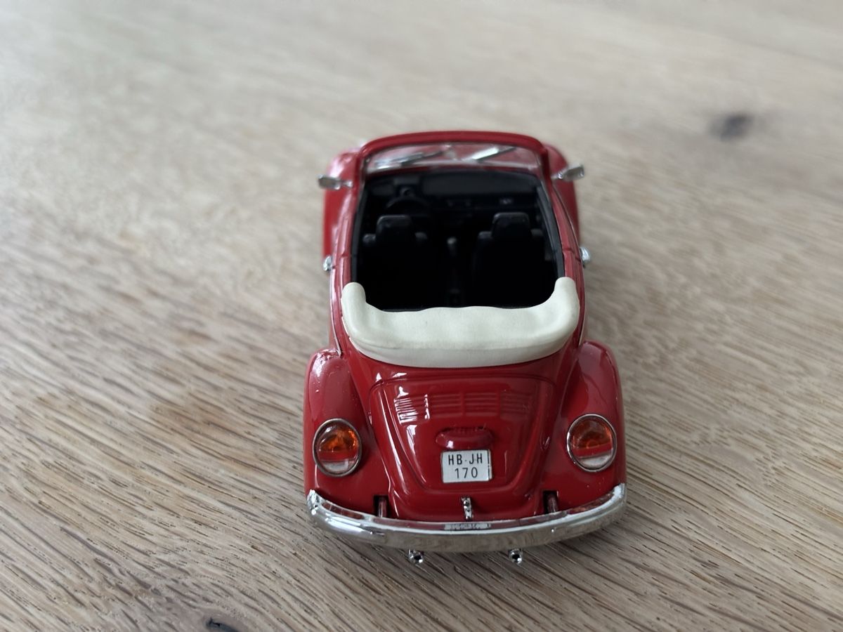 Volkswagen Modellini d'auto: 1 VW**Käfer**Cabriolet**1:43** – Usato da Volketswil venduto da Car6 3