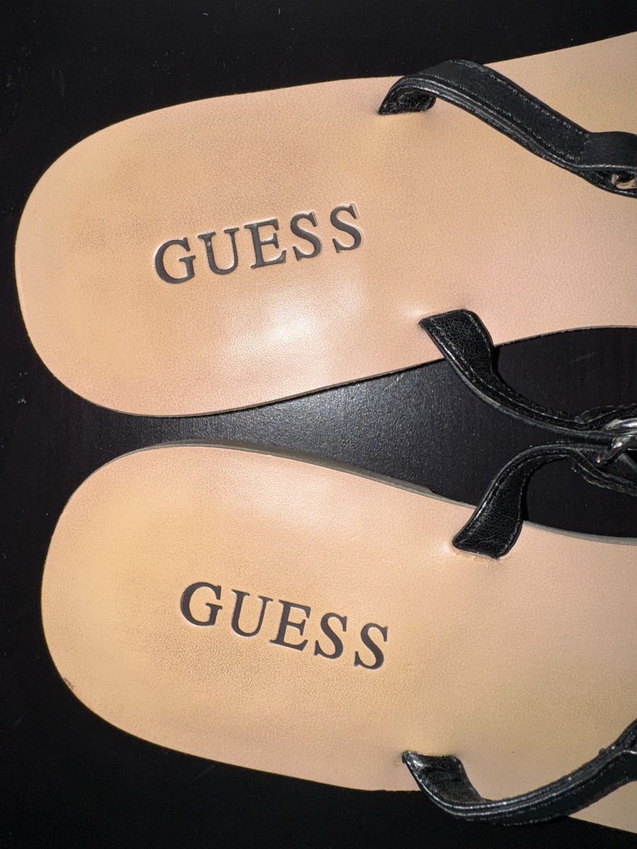 Guess Scarpe da donna: Flip Flop Guess schwarz Gr. 39 – Nuovo (secondo la descrizione) da Zürich venduto da Jen10 9