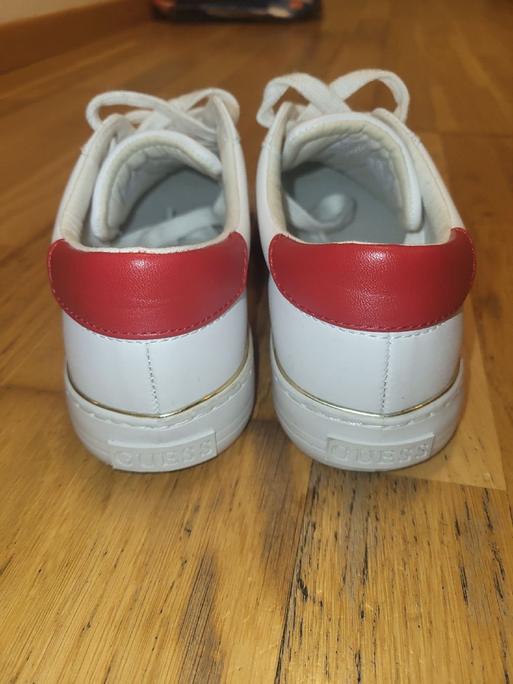 Guess Chaussures femmes: Guess Sneaker, weiß, Größe 8M – D'occasion à Kreuzlingen par JP_1308 3